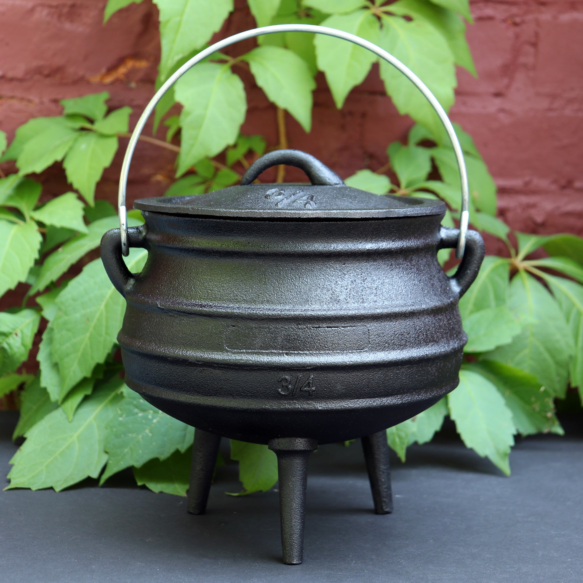 3/4 Potjie Cauldron - 13 Moons