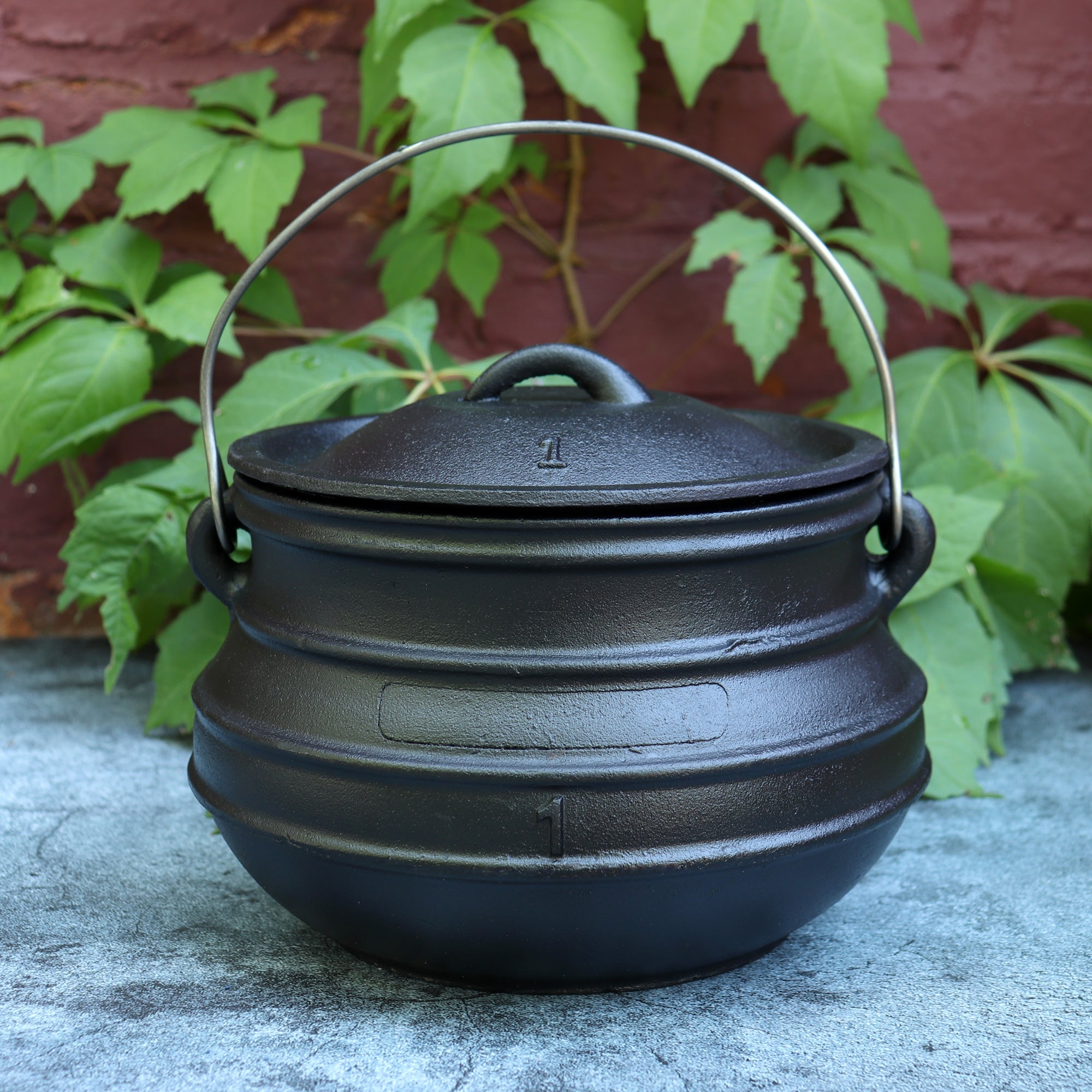 5 Quart Flat Bottom Cauldron - 13 Moons