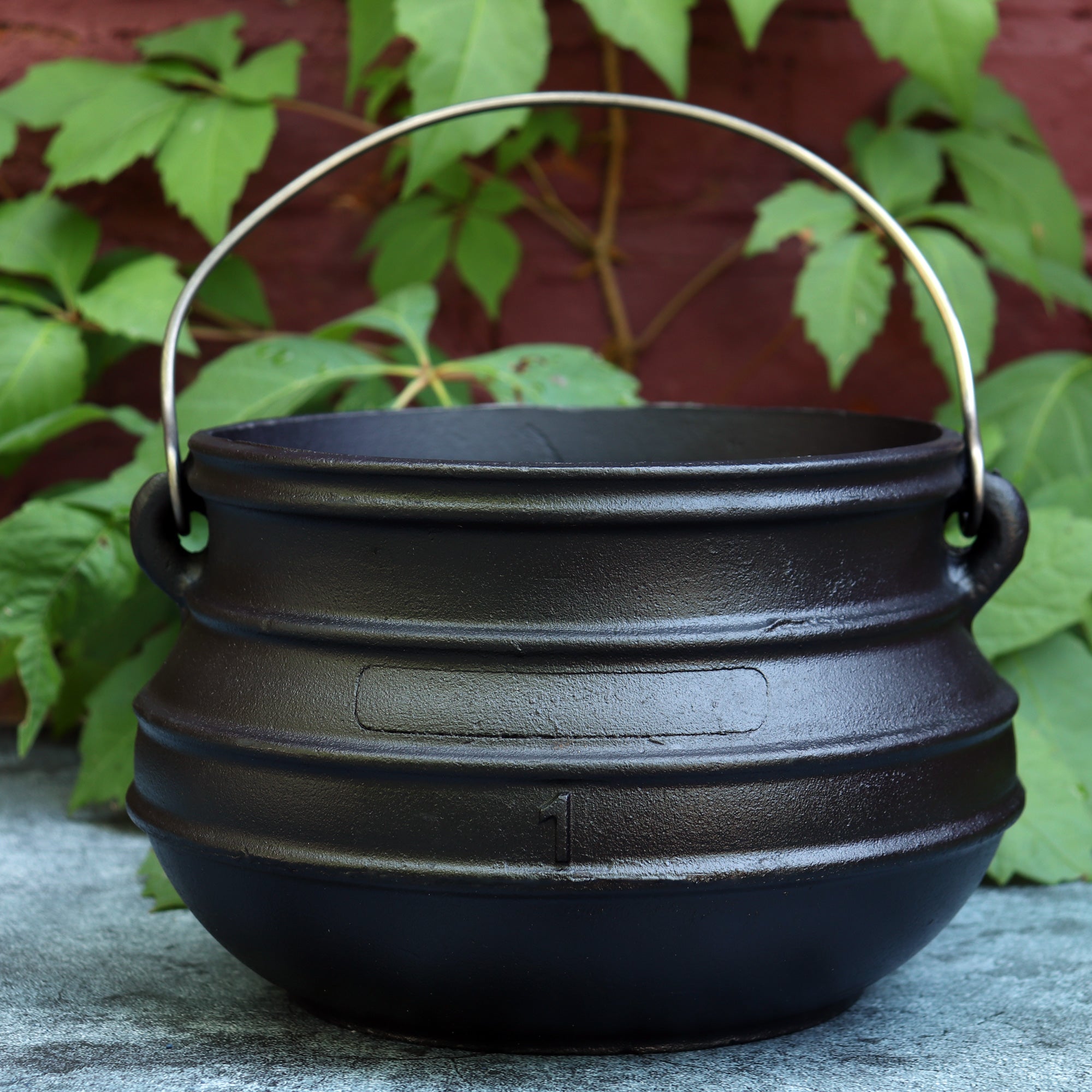 5 Quart Flat Bottom Cauldron - 13 Moons