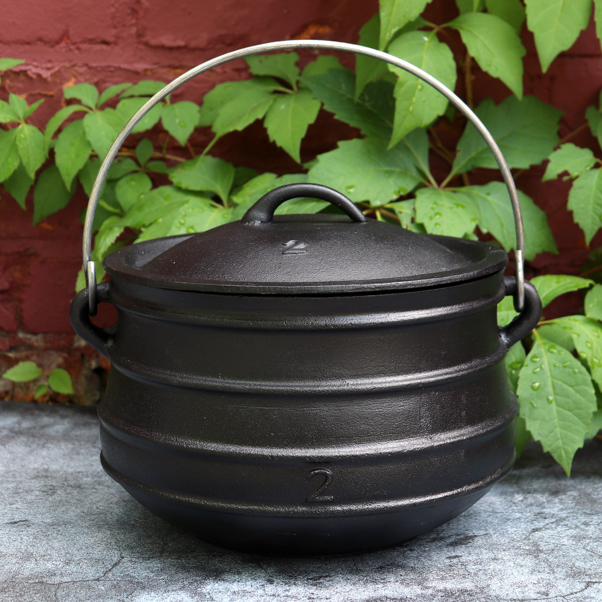 7 Quart Flat Bottom Cauldron - 13 Moons