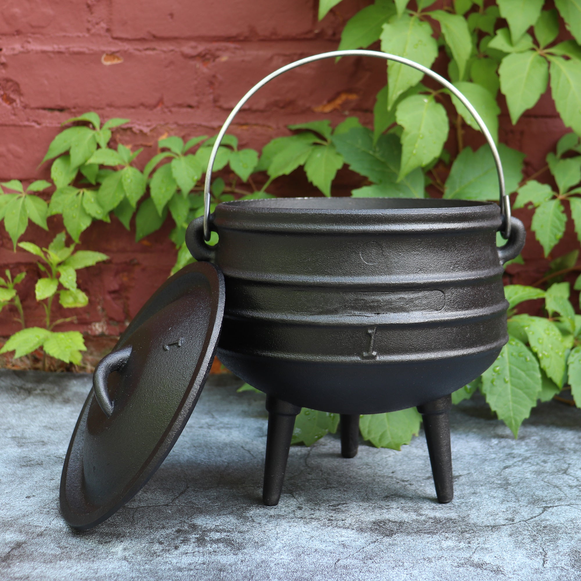 Size 1 Potjie Cauldron - 13 Moons