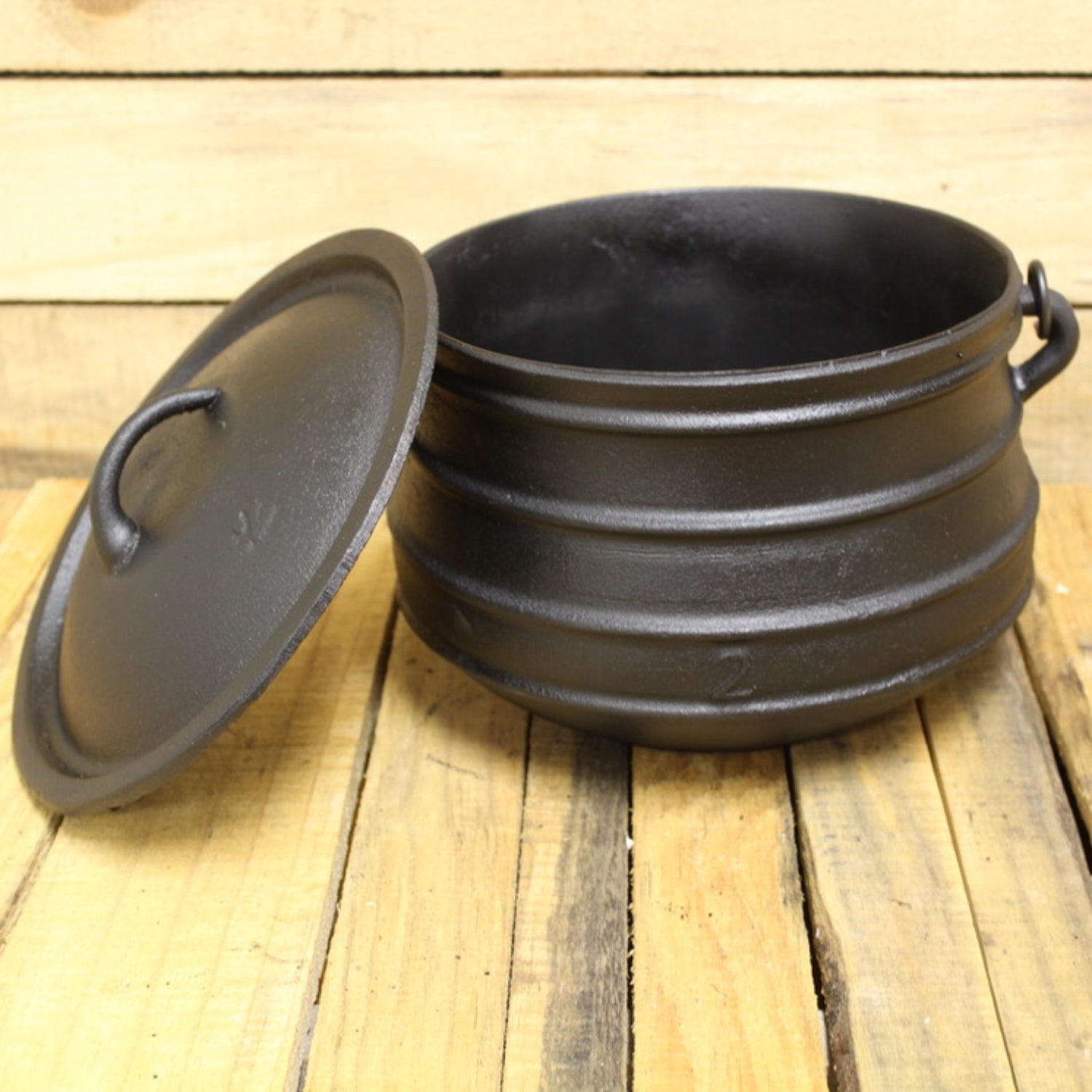 7 Quart Flat Bottom Cauldron - 13 Moons