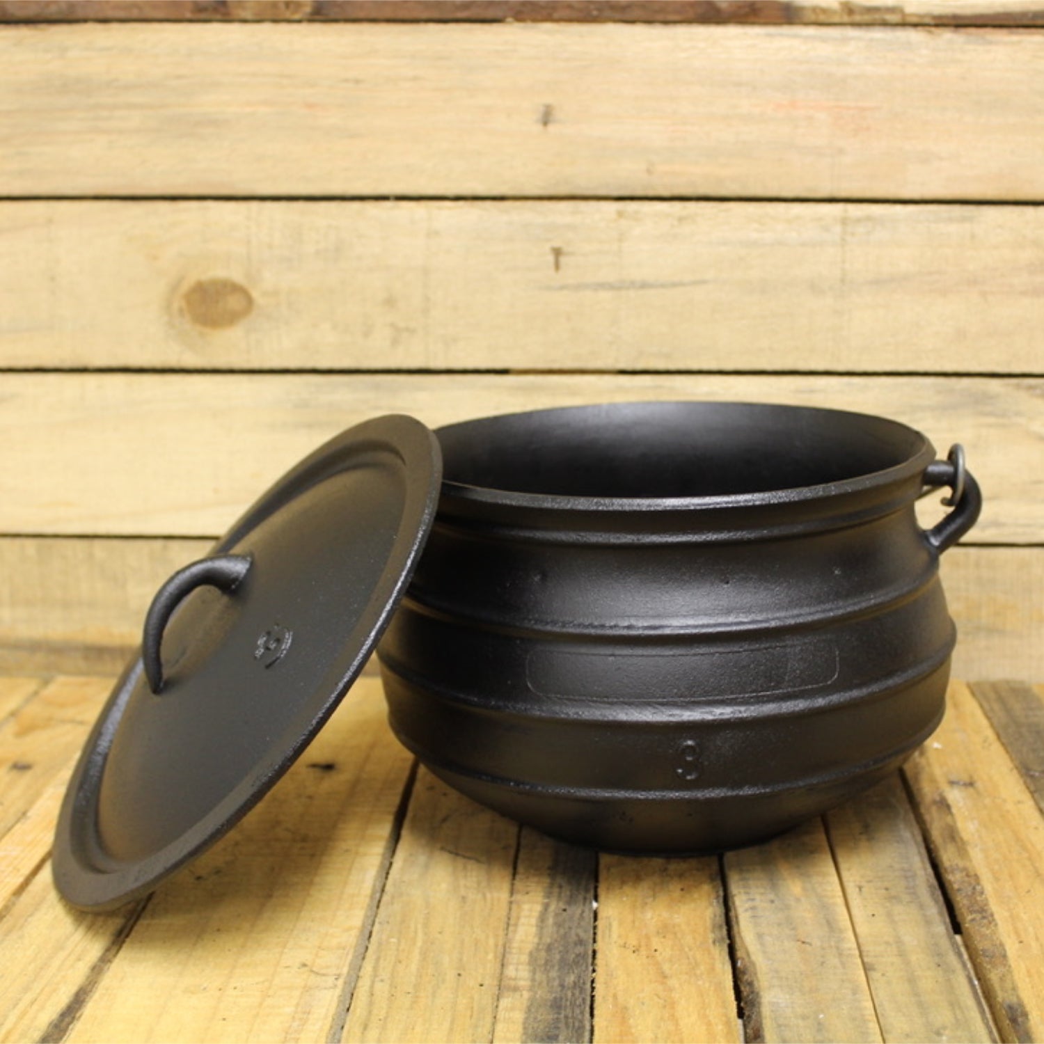 9 Quart Flat Bottom Cauldron - 13 Moons