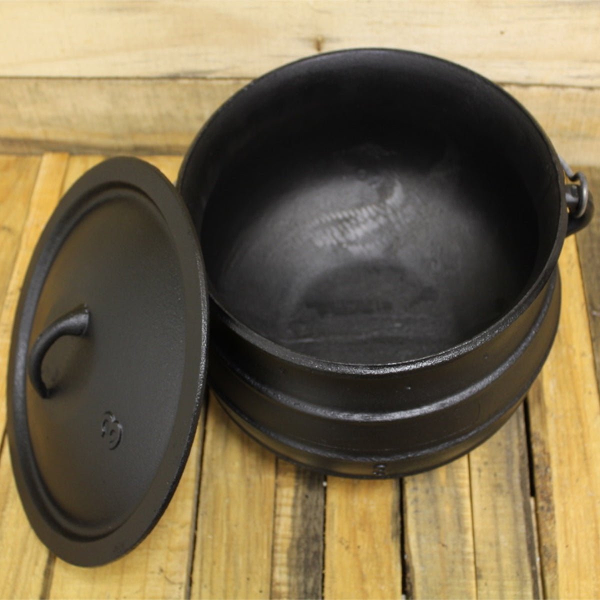 9 Quart Flat Bottom Cauldron - 13 Moons