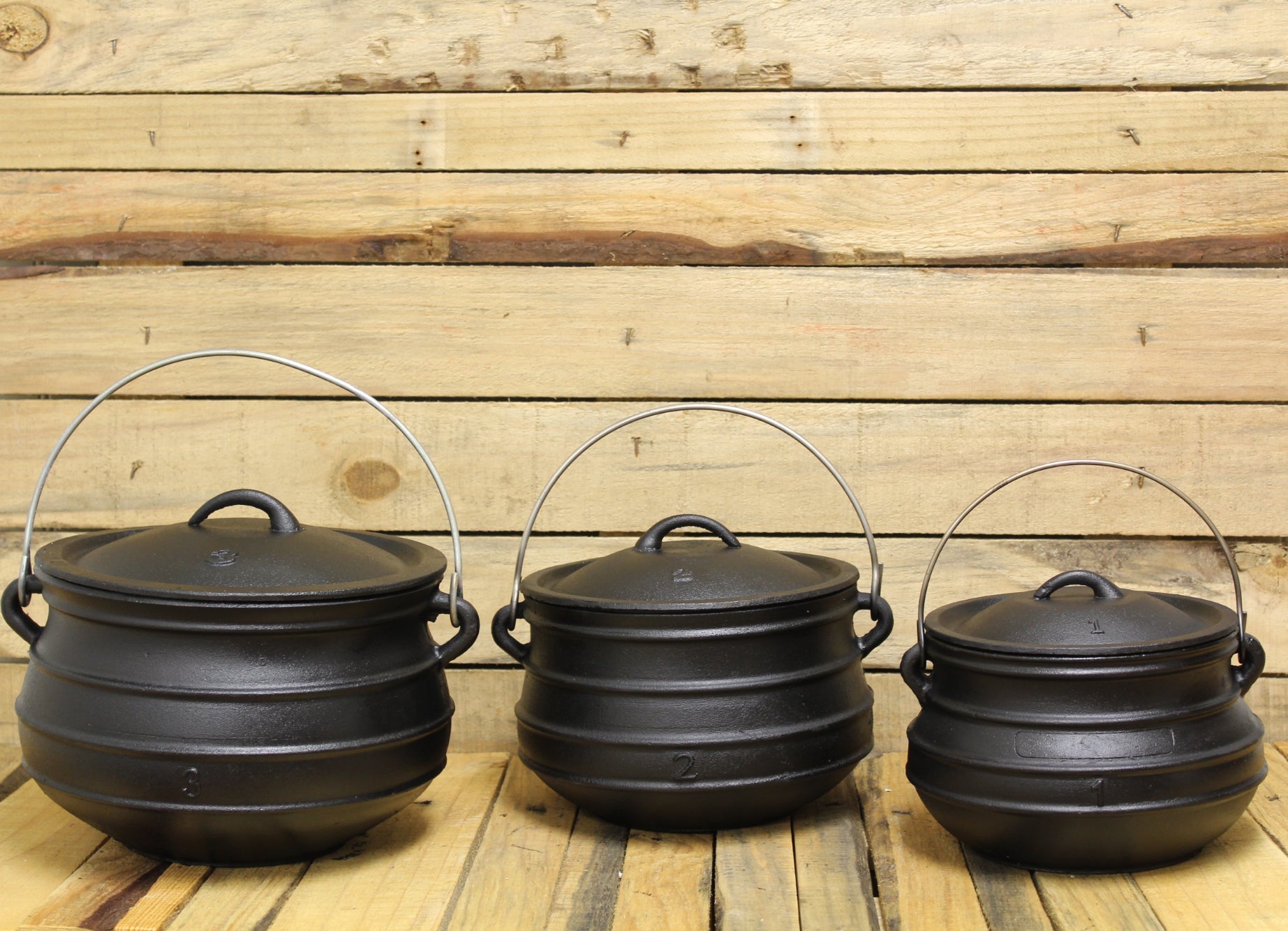 9 Quart Flat Bottom Cauldron - 13 Moons