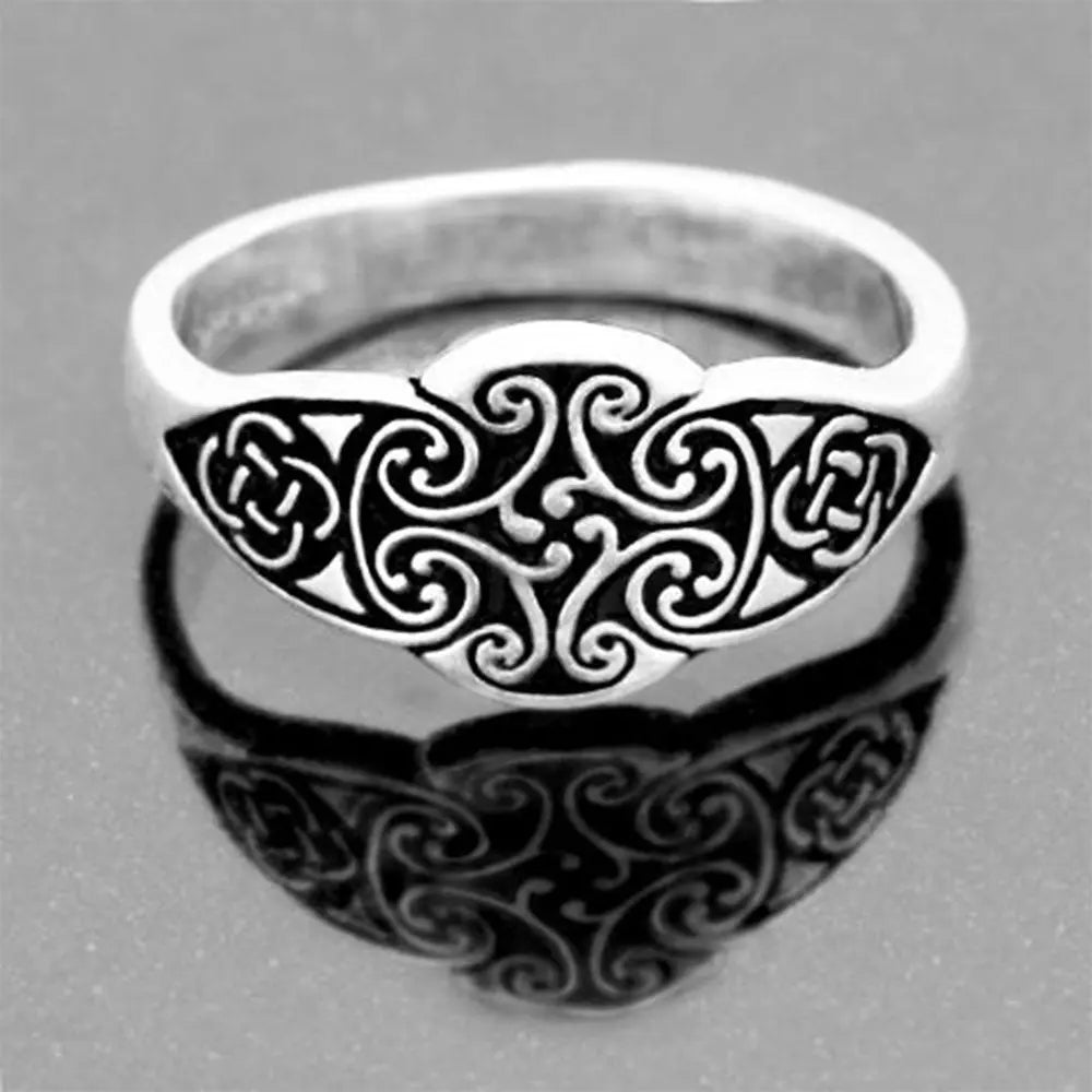 Danas Cross Ring - 13 Moons